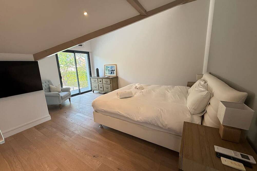 4Br Villa w/Pool & Garden, 20 min to Geneva Centre in Veigy-Foncenex, Région de Thonon-les-Bains