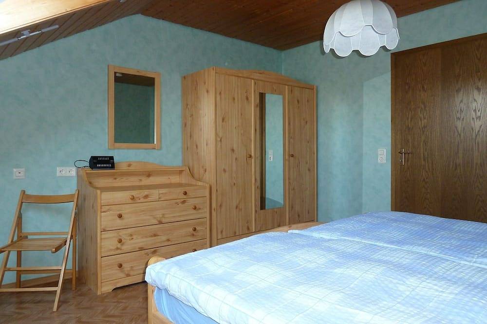 Ganze Wohnung, Gemütliche Ferienwohnung (70qm) mit Parkplatz und Supermarkt vor Ort in Igersheim, Taubertal