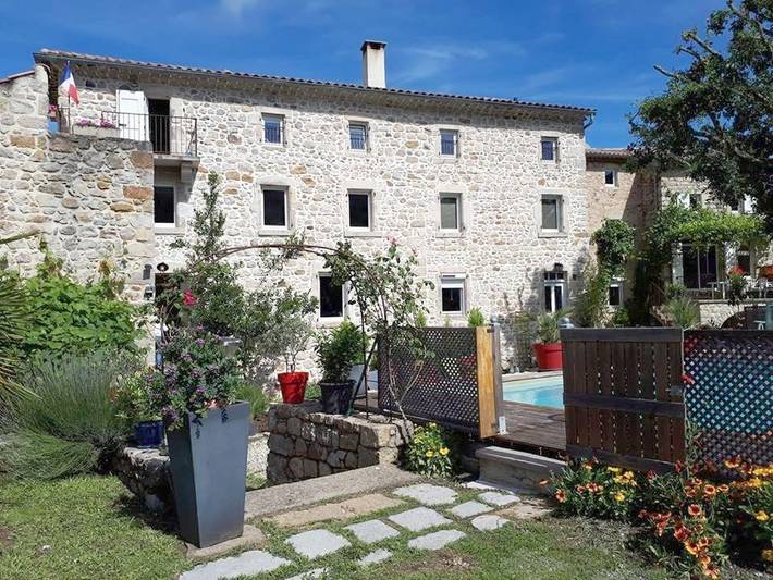 Maison d’hôte pour 4 personnes, avec Terrasse et Jardin ainsi que Bassin pour enfant et Piscine