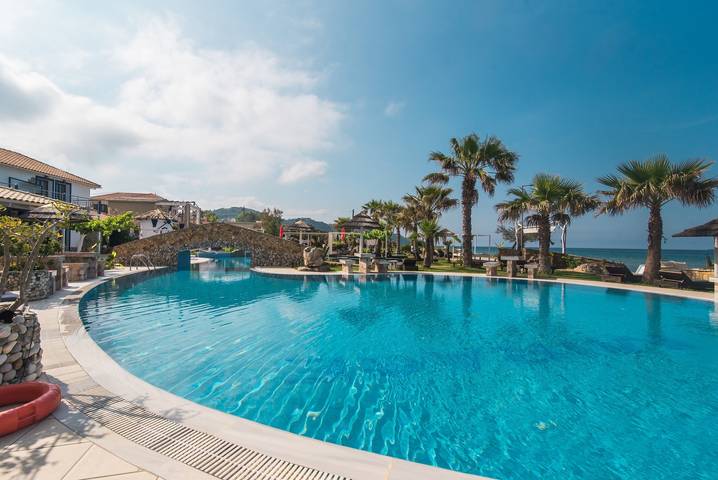 Hel studio-lejlighed, Studio 'Mirage Arillas Studio Type A8' with Sea View, Pool & Wi-Fi in Arillas, Korfu