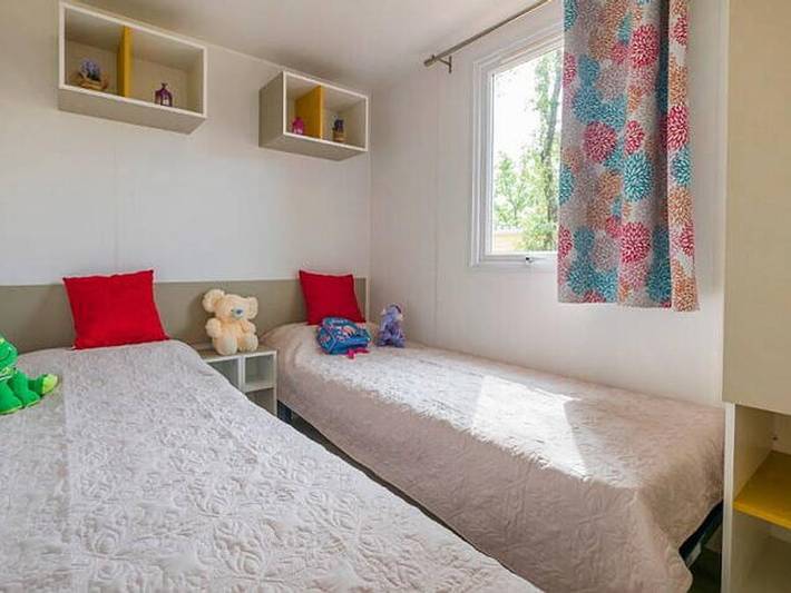 Camping Le Riva Bella  - Mobilheim 6 personen - Comfort | 3 Schlafz. | 6 Pers. | Erhöhte Terrasse | Klimaanlage in Ouistreham, Caen und Umgebung