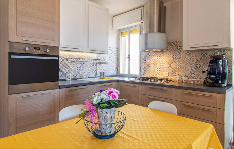 Ganze Ferienwohnung, Wohnung mit Meerblick in der Nähe von Marina di Ragusa Strand in Marina di Ragusa, Ragusa