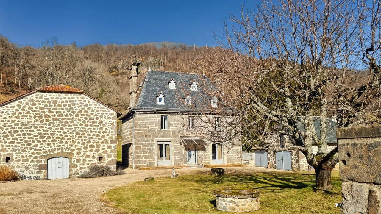 Villa de 150m2, 4 ch, 4 Sdb, Wifi, Patio, Vallée de la Jordanne in Velzic, Région d'Aurillac