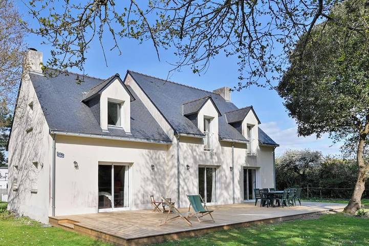 Location de vacances pour 12 personnes, avec terrasse et jardin dans Lerat