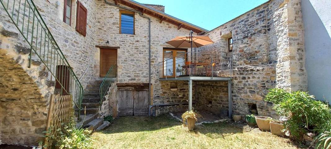 Location de vacances pour 7 personnes, avec vue et jardin, animaux acceptés à Rivière-sur-Tarn