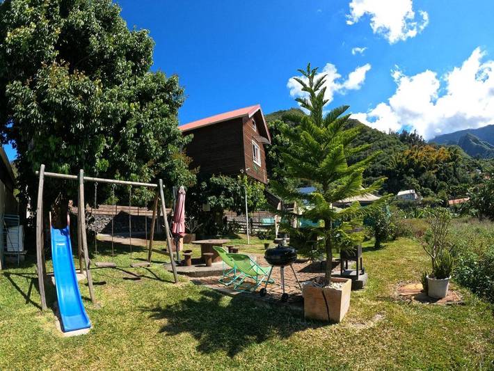 Location de vacances pour 4 personnes, avec vue ainsi que jardin et terrasse à Entre-Deux - 3