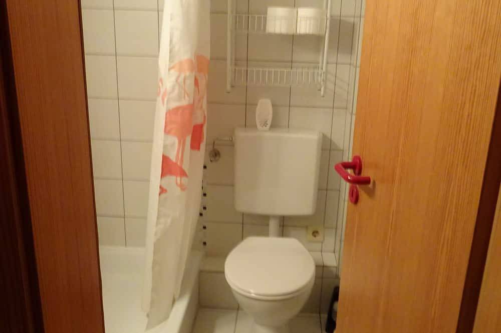 Ganze Wohnung, Ferienwohnung Seeräuber ruhig gelegen,Balkon,  nur 300m zum grünen Badestrand in Friedrichskoog-Spitze, Friedrichskoog