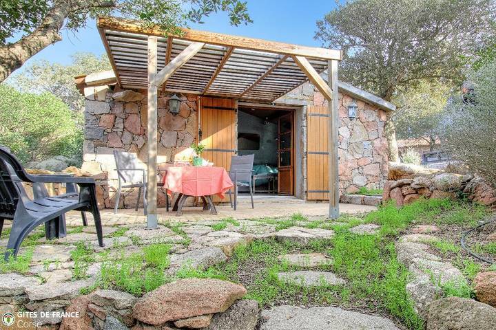 Gîte pour 2 personnes, avec Terrasse et Jardin ainsi que Piscine et Vue