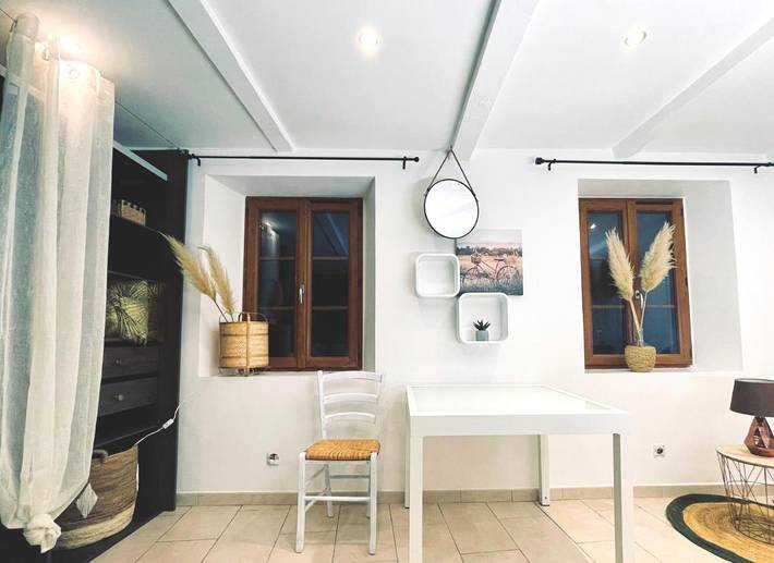 Gîte pour 3 personnes, avec terrasse et vue à Chalencon - 3