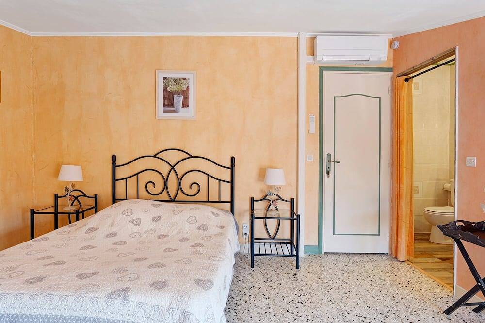 Chambre d’hôtes « Le Clos Mazerolles - Chambre Orange » avec piscine partagée, Wi-Fi et clim in Cruzy, Côte méditerranéenne (France)