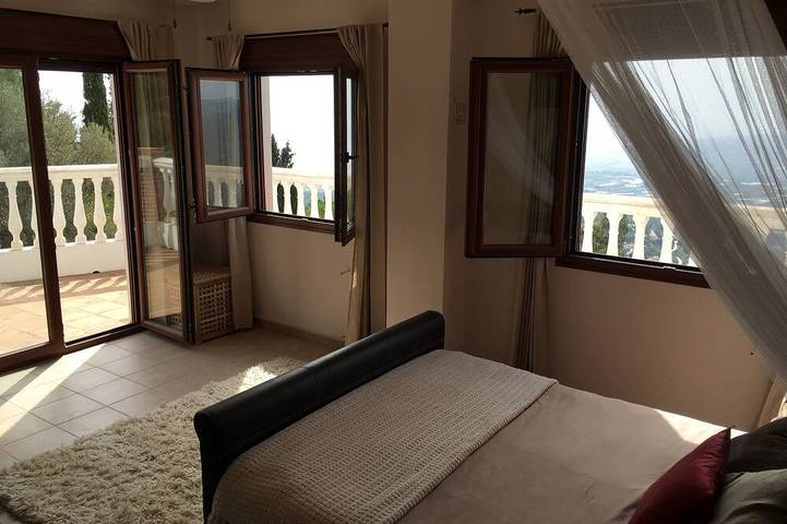Spektakuläre Privatvilla mit großem Pool, atemberaubendem Meer- und Bergblick. W-lan in Sayalonga, Costa del Sol
