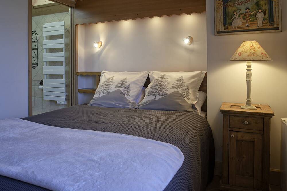 Entire apartment, \"33\" in the Hermine Residence in Oz, Écrins National Park