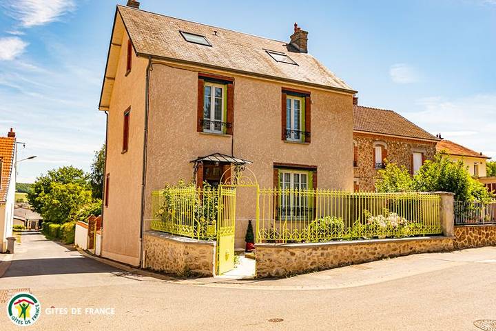 Gîte pour 9 personnes, avec jacuzzi et terrasse, animaux acceptés à Vincelles (Marne)