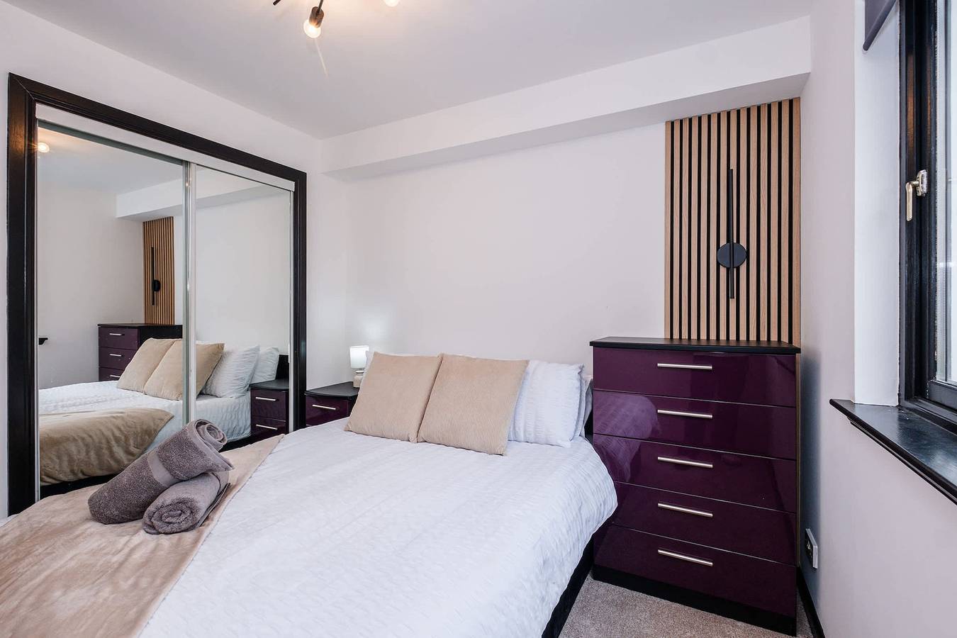 Stylish 2Br-Near Union Square  Train Station-Wi-Fi - Central Location in Aberdeen, Aberdeenshire