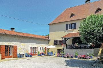 Gîte pour 2 personnes, avec jardin et terrasse à Gabillou
