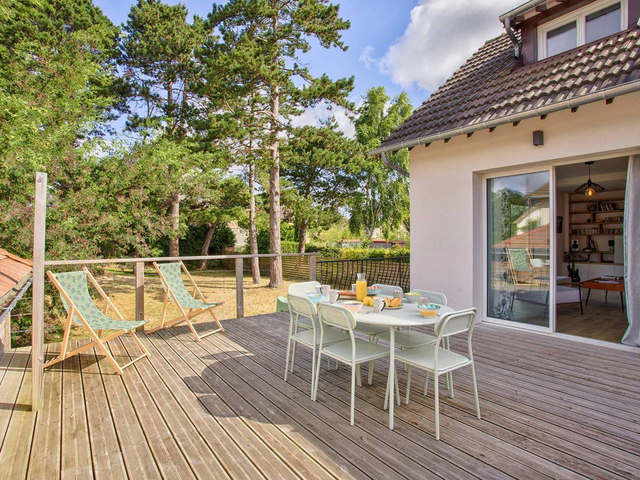 Ruhiges Ferienhaus in Merville-Franceville-Plage, ideal für Familien & Gruppen, 10 Personen in Merville-Franceville-Plage, Caen und Umgebung