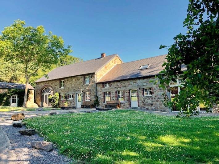 Location de vacances pour 32 personnes, avec sauna et jardin dans Erpigny