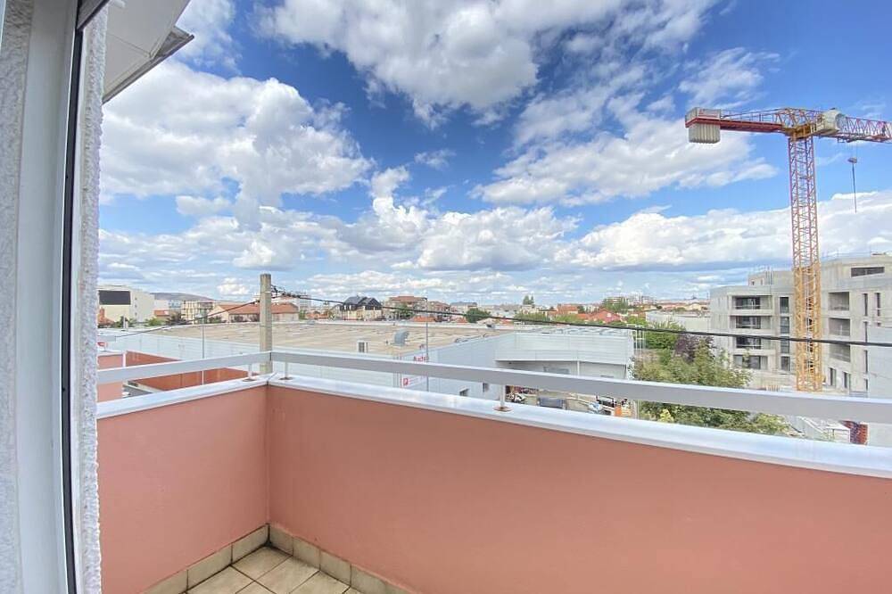 Entire apartment, Small studio close to hospitals and universities in Clermont-Ferrand, Volcans d'Auvergne Regional Nature Park