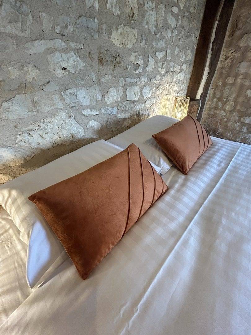 Chambres d'hôtes de charme - Piscine & Jacuzzi - Chambre Chenevière in Azerat, Périgord Noir