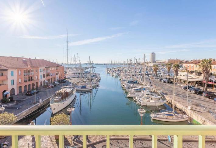Hôtel pour 2 personnes, avec Terrasse à Port-de-Bouc