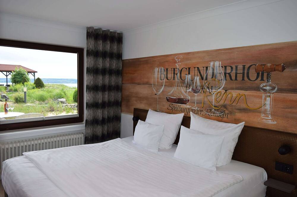 Ganze Wohnung, Doppelzimmer mit Seeblick, 21qm, mit Dusche/Wc und eigener Terrasse, max. 2 Personen in Hagnau am Bodensee, Region Bodensee-Oberschwaben