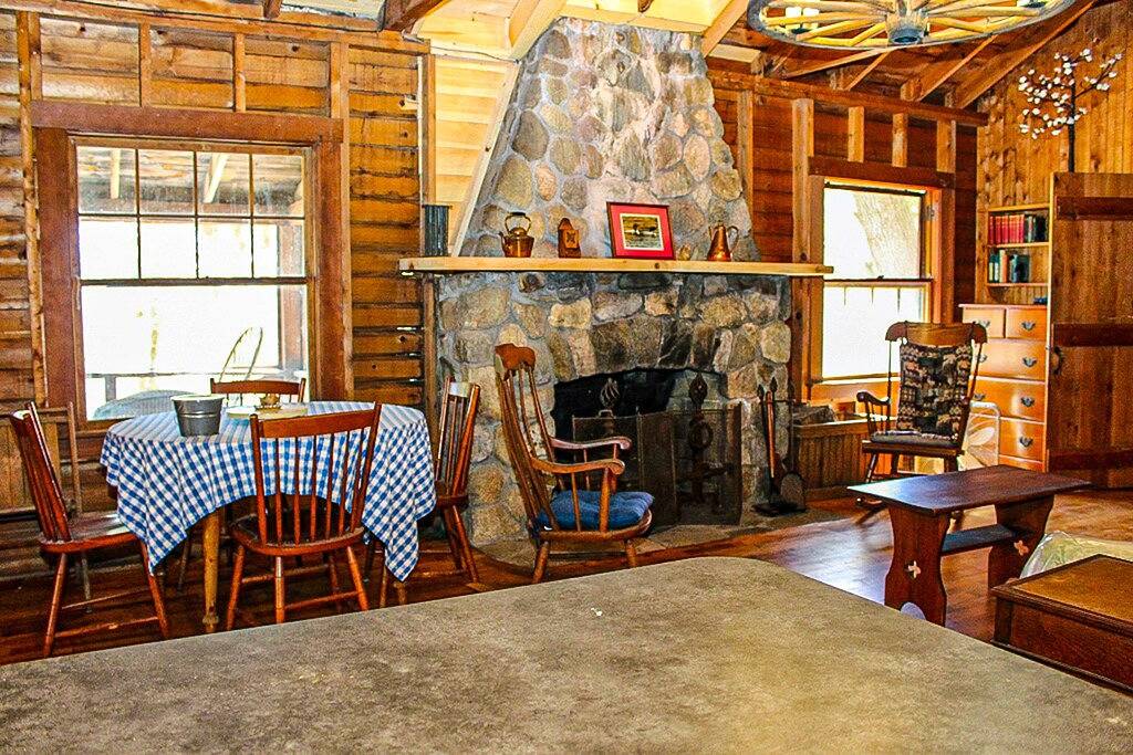 Cozy cottage near Lake Kanasatka with kayaks , dog-friendly in Moultonborough, Lake Winnipesaukee