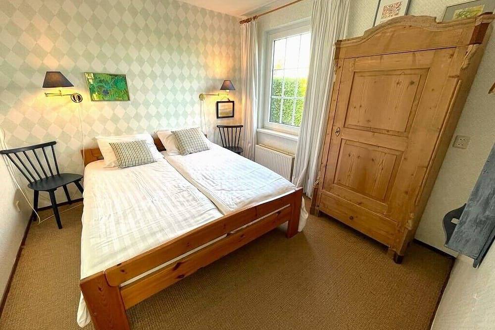 Gemütliches, freistehendes Ferienhaus mit großem, sonnigen Garten rundum und nur wenige Gehminuten vom Veerse Meer und dem Yachthafen entfernt. in Kortgene, Niederländische Nordsee