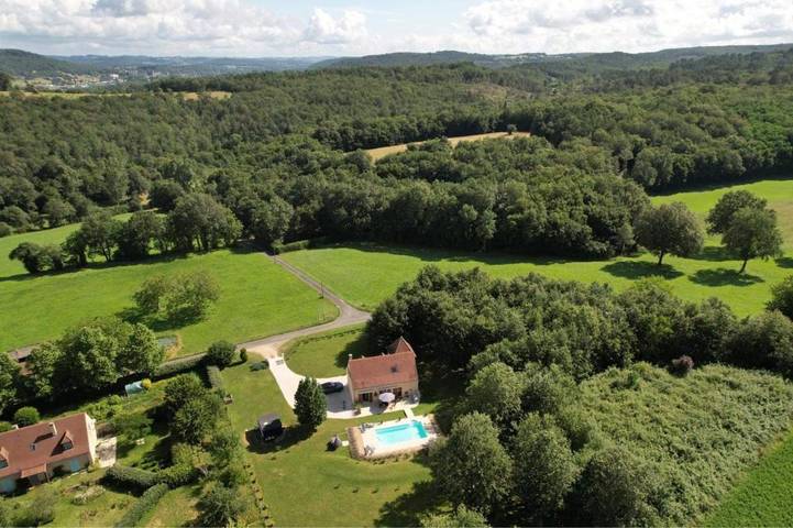 Location de vacances pour 8 personnes, avec Terrasse et Jardin ainsi que Piscine et Vue à Valojoulx - 4
