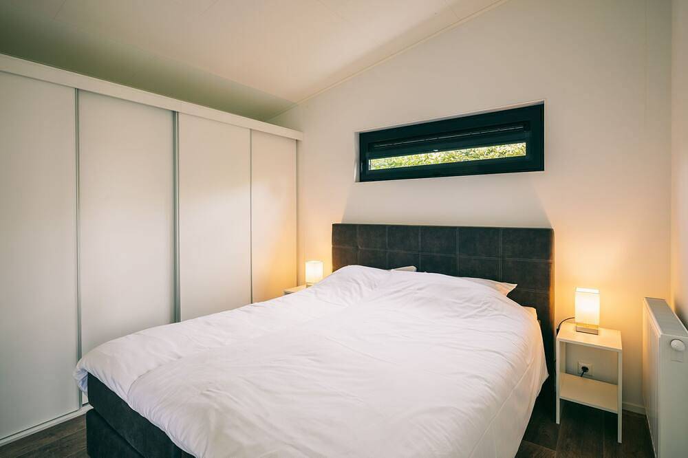 Bungalow in Ouddorp met Uitzicht op Natuur in Herkingen, Goeree-Overflakkee