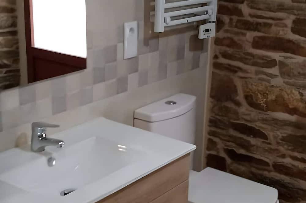 Apartamento entero, Apartamento 'Arriba' con terraza compartida, balcón y Wi-Fi in Fonsagrada, Provincia de Lugo