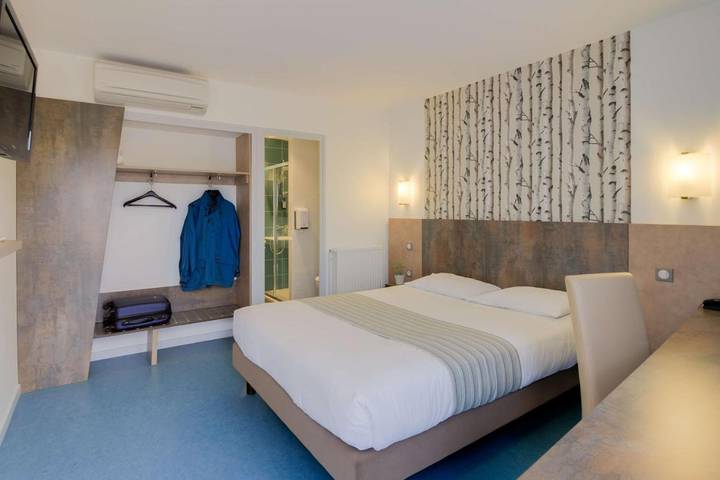 Hôtel pour 3 personnes, avec piscine et jardin, animaux acceptés à Couchey