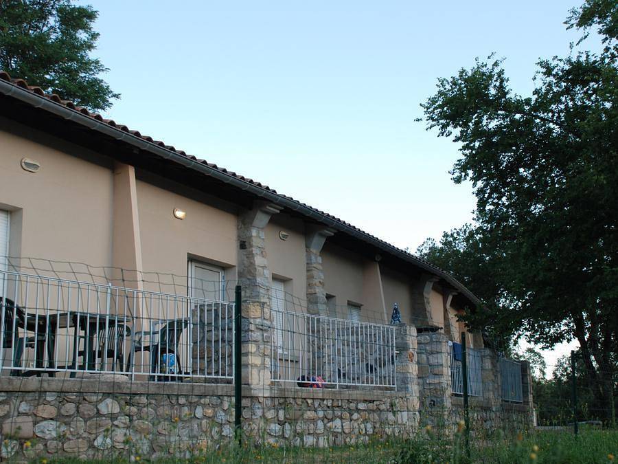 Camping Domaine Des Blachas - Country house 4 persons - Pavilion with view - 1 bedroom with air conditioning + terrace and Tv in Salavas, Gorges de l’Ardèche