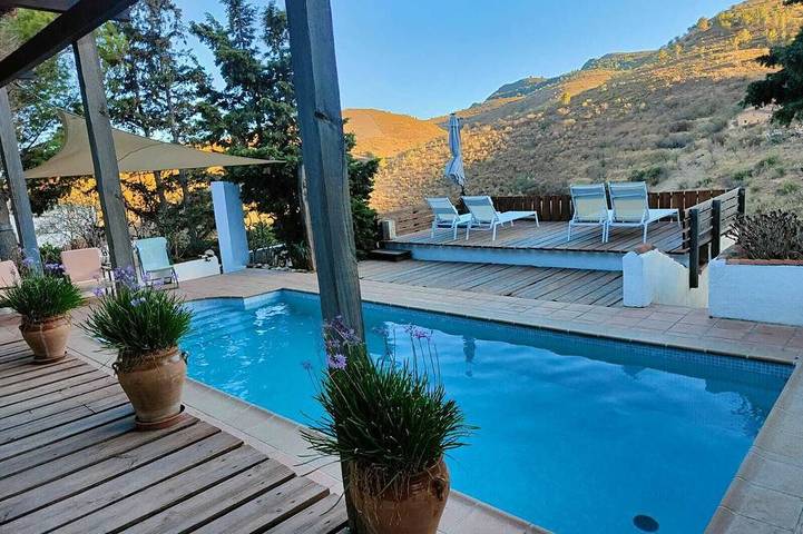 Gîte pour 15 personnes, avec Terrasse et Jardin à Calahonda