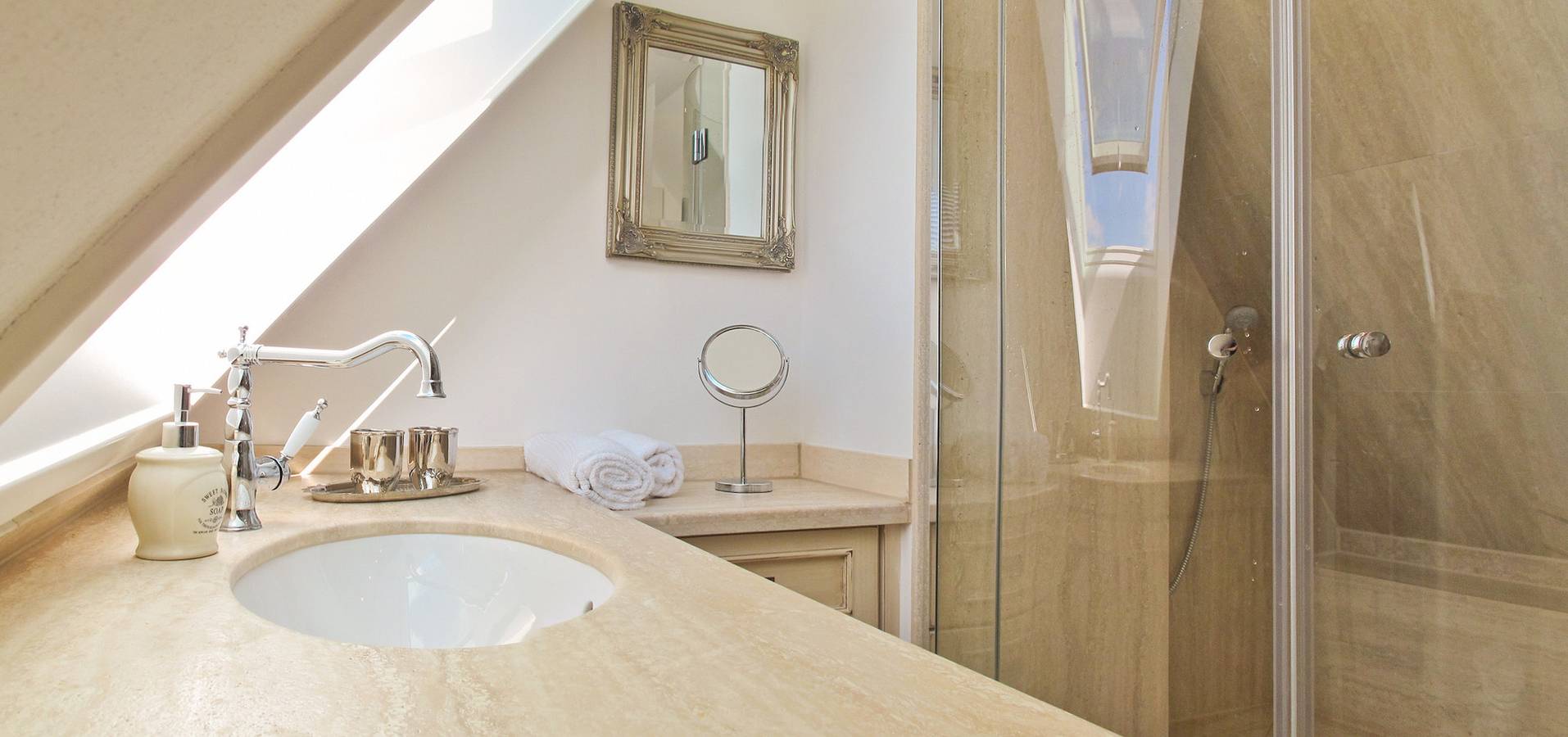 Ganze Ferienwohnung, Haus See- und Säntisblick "Dg" in Friedrichshafen, Region Bodensee-Oberschwaben