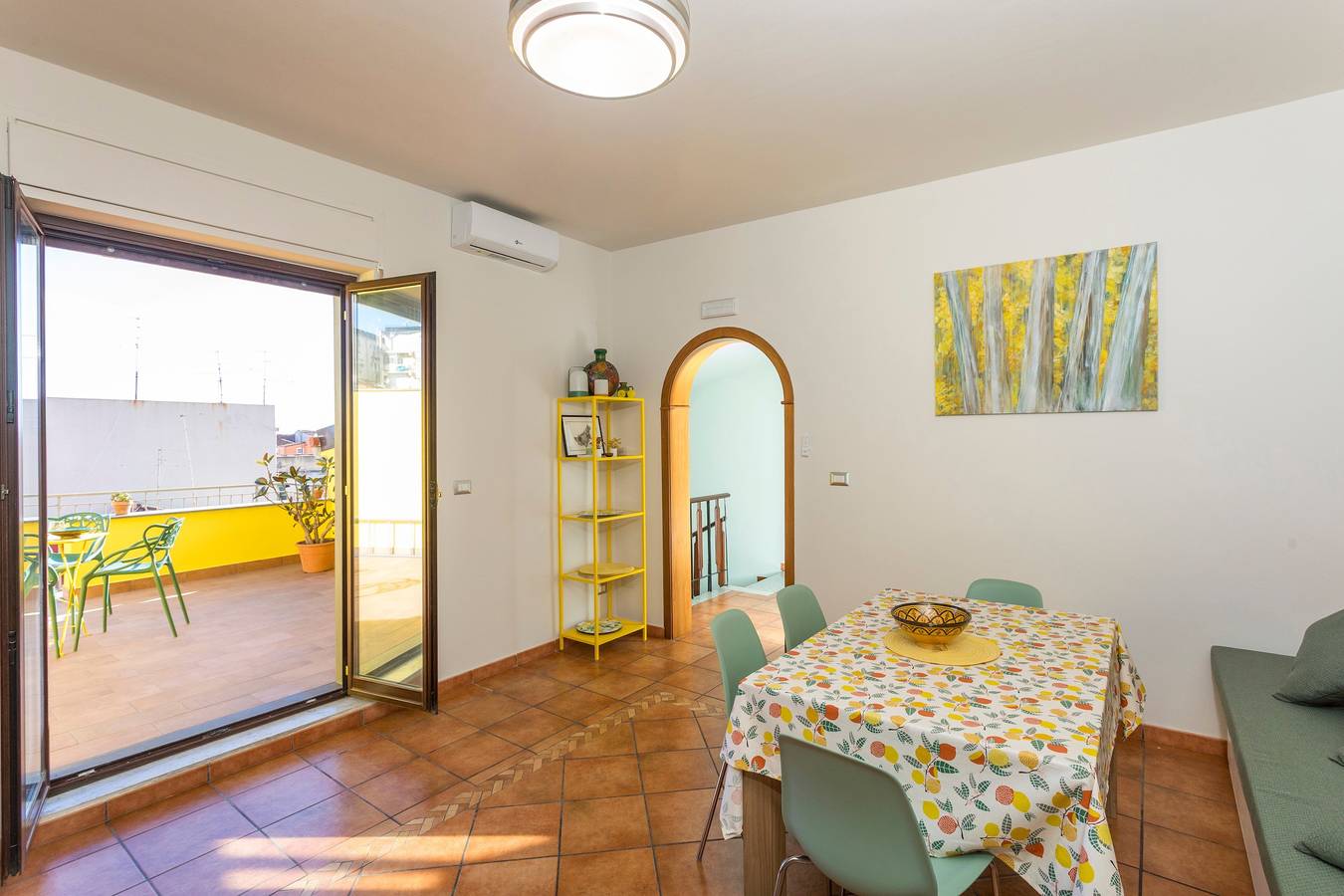 Appartement entier, Appartement 'Lemon Terrace' avec terrasse privée, Wi-Fi et climatisation in Catane, Province de Catania