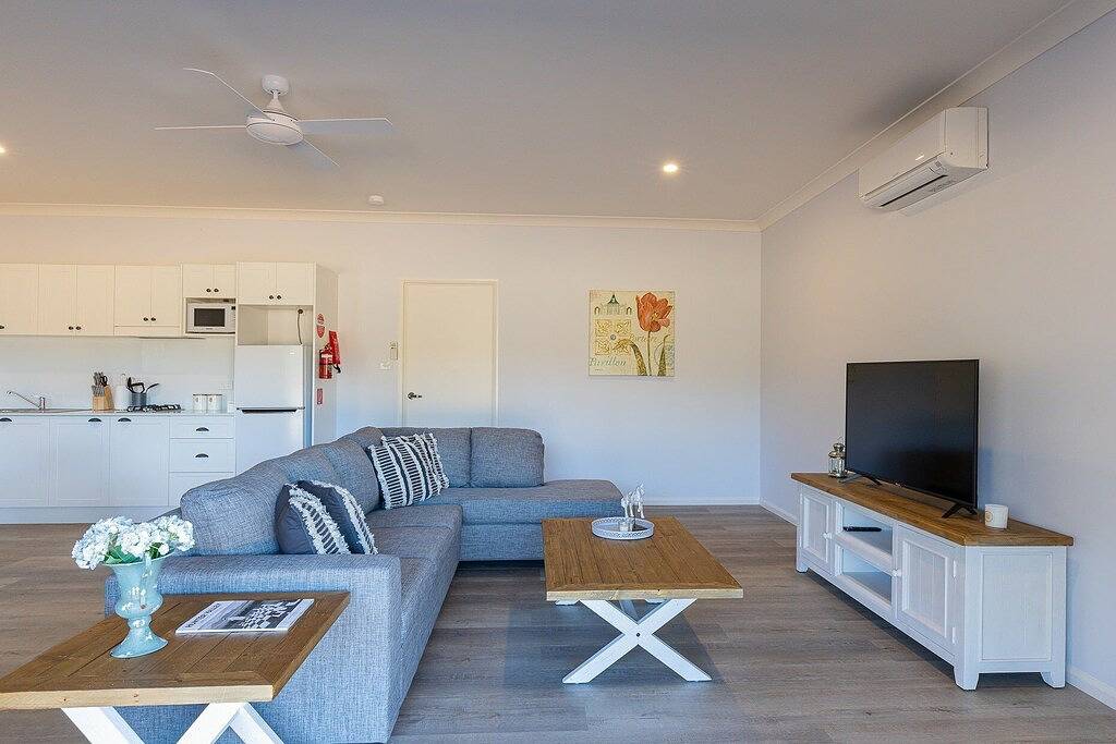 Spa Cottage, overlooking vineyard in Pokolbin, Hunter Valley