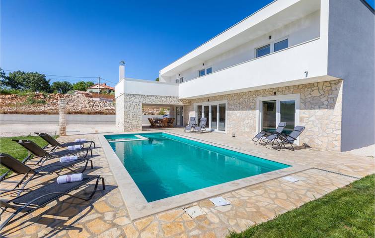 Ferienhaus für 10 Personen, mit Terrasse und Pool