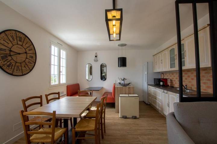 Location de vacances pour 10 personnes, avec piscine ainsi que terrasse et jardin à Rampieux - 4