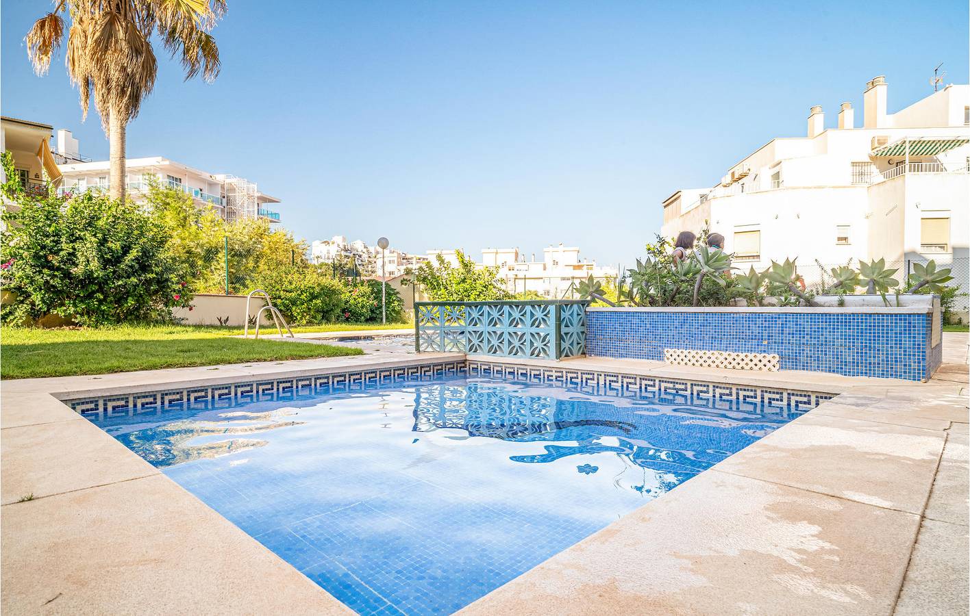 Entire holiday apartment, Sea View Apartment: Parking, AC, Terrace, Pool, WiFi (2.5km to Beach) in Montemar Torremolinos, Torremolinos