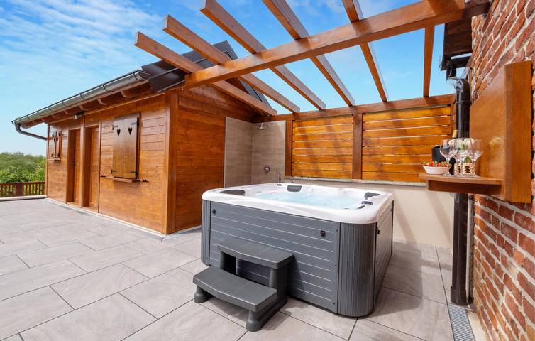 Geräumige 130 m² große Wohnung mit Pool, Terrasse und WLAN in Rovišće, Bjelovar-Bilogora