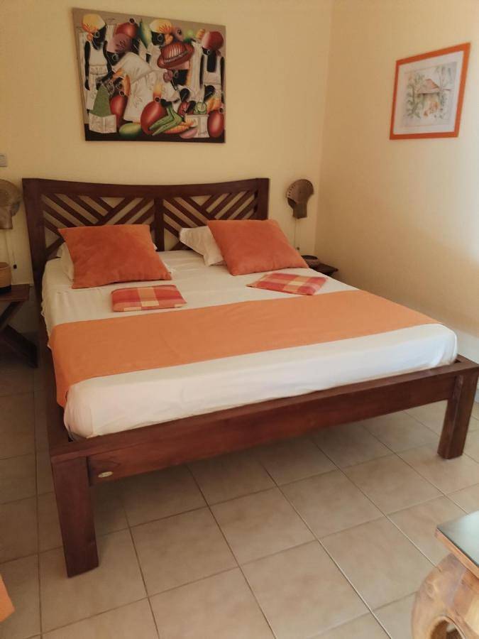 Gîte pour 2 personnes, avec jardin et vue dans Anse Caritan - 2