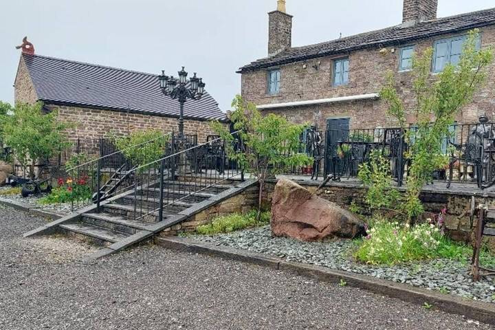 Holiday letting for 3 people, with Terrace and Garden in Staffordshire Moorlands