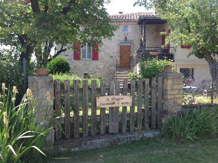 Chambre d’hôte pour 2 personnes, avec Jardin ainsi que Piscine et Vue