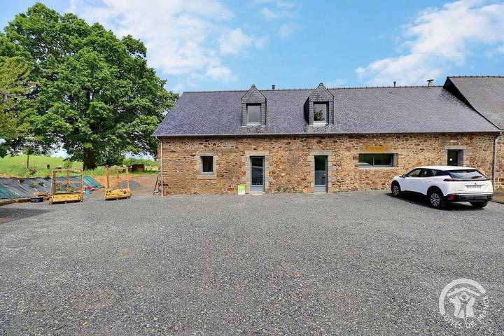 Gîte pour 12 personnes, avec jardin et terrasse à Luitré
