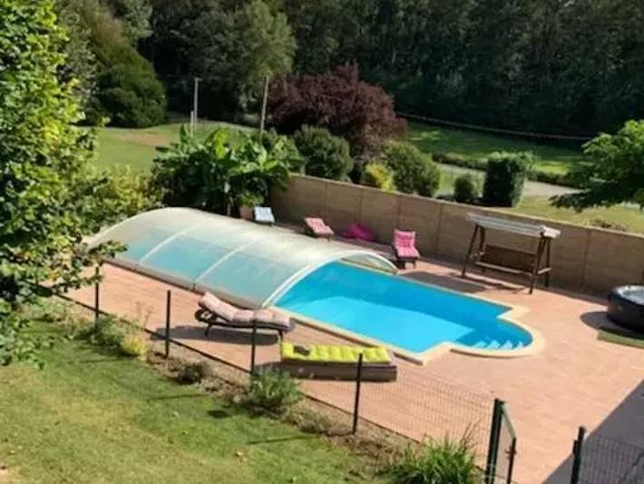 Location de vacances pour 29 personnes, avec Jacuzzi ainsi que Terrasse et Jardin à Faverolles