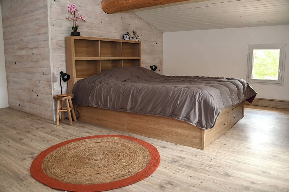 Provencal house with heated pool, jacuzzi and view 5 minutes from the Colorado in Viens, Regionaler Naturpark Luberon