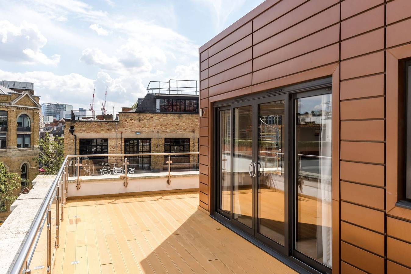 Cały apartament, The Roof is on  Fire  - Farringdon - by Frankie Says in Camden, Londyn