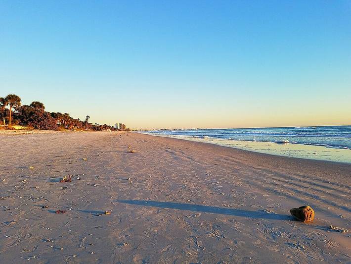 Vacation rental for 10 people, with yard in Redington Beach