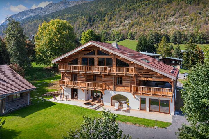 Chalet pour 14 personnes, avec jardin et jacuzzi ainsi que sauna et piscine, adapté aux familles à Saint-Jean-de-Sixt - 3