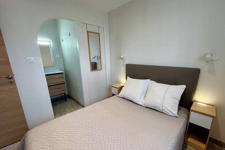 Gîte pour 9 personnes, avec terrasse et jardin, animaux acceptés dans Plage Du Petit Travers Carnon Plage - 2